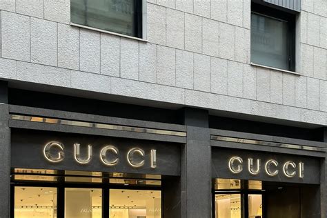 negozio gucci a mikzno|La nuova boutique Gucci in Montenapoleone .